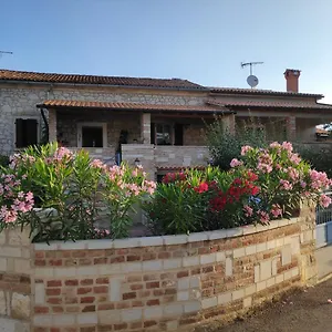 Apartment Memic 100 M Do Plaze, Memic Only 100m From, Poreč